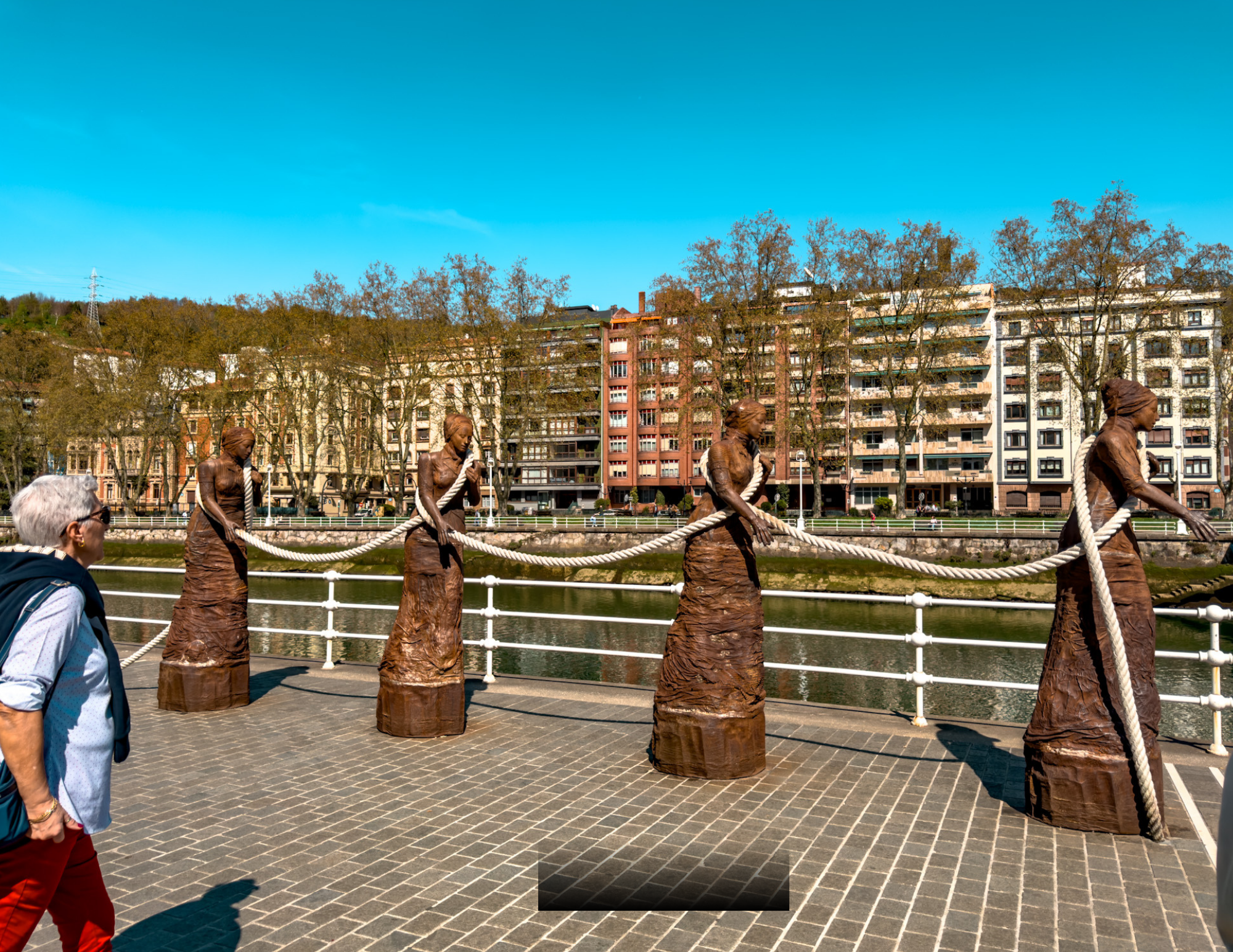 Bilbao Travel Guide (12).png